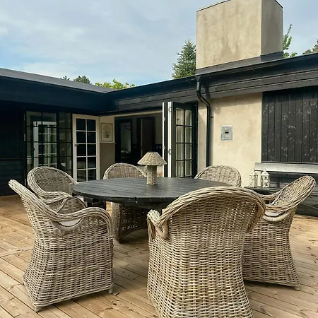 Cozy House With Garden And Vintage Finds *